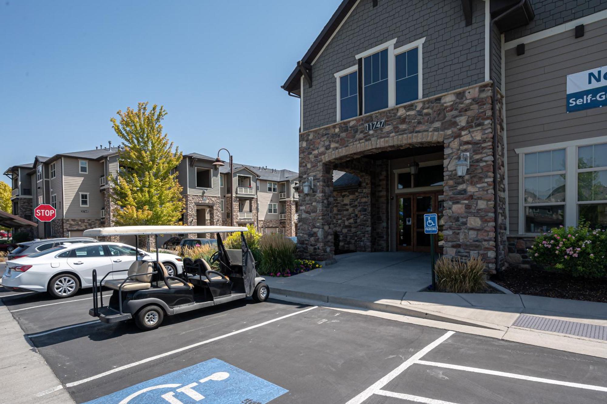 Butterfly Themed Kings Apartment With Private Garage & Access To Lux Hot Tub, Bbq & Gym South Jordan Exterior foto