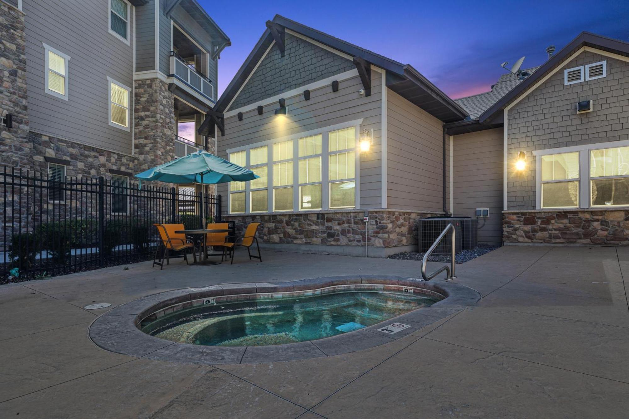 Butterfly Themed Kings Apartment With Private Garage & Access To Lux Hot Tub, Bbq & Gym South Jordan Exterior foto